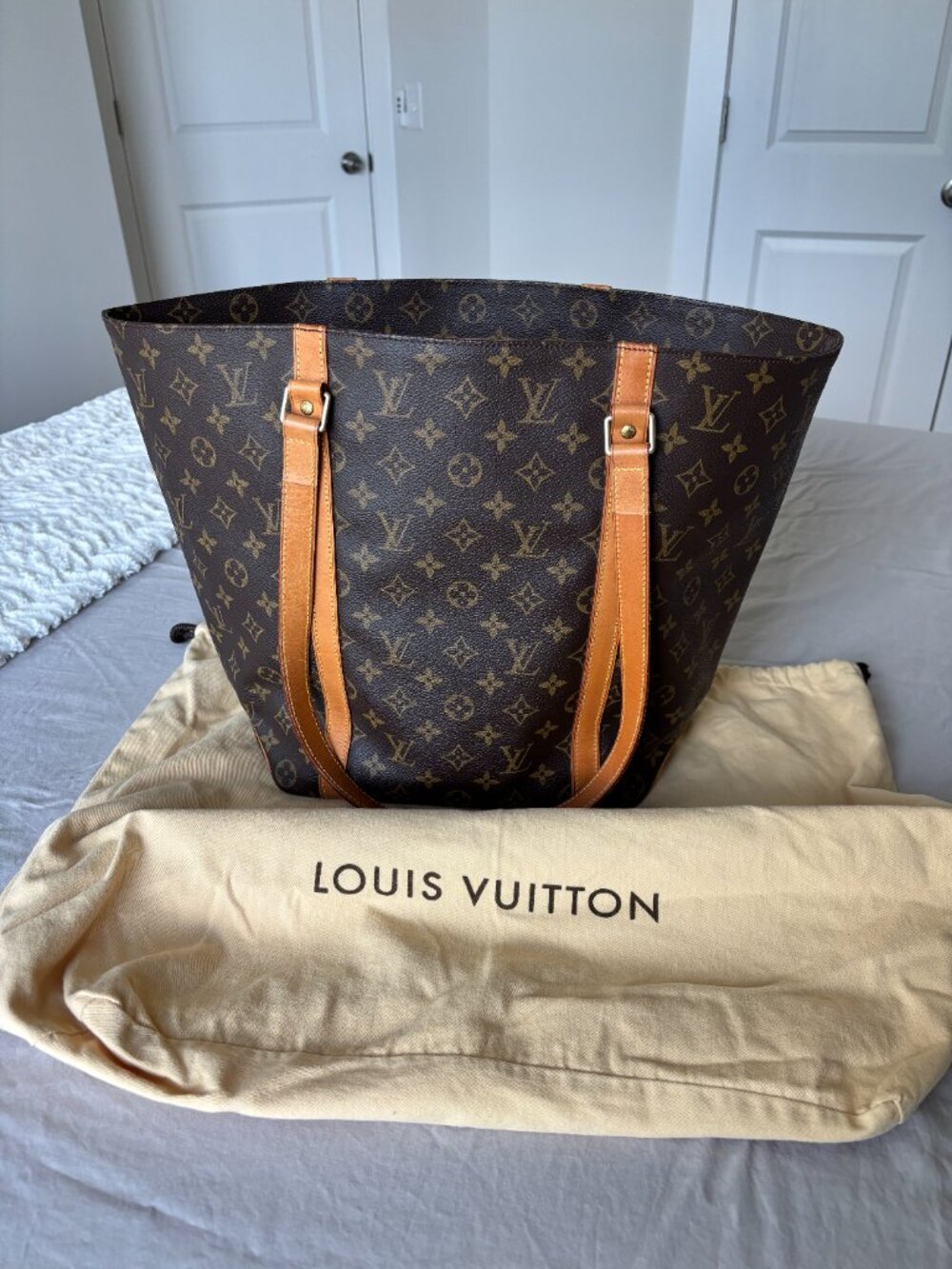 Large Louis Vuitton Monogram Tote - Picture 2 of 10